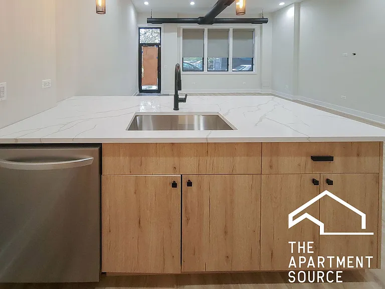 3830 N Southport Ave #1 — Photo 6