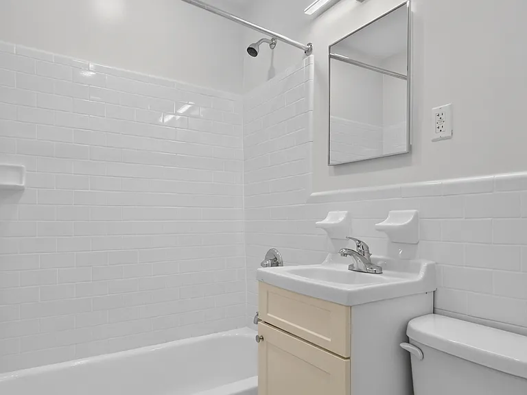 150 E 30th St #7B — Photo 8