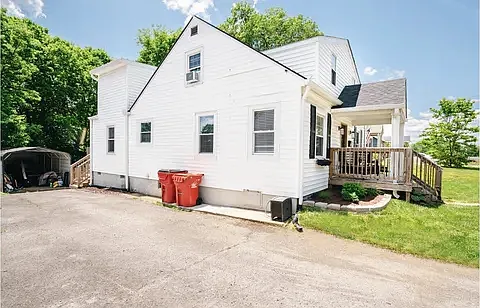 3 bed, 2.5 bath, 1936 sqft, $1,900 — Photo 2
