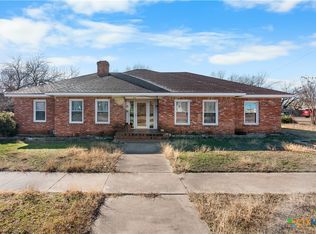 912 E Leon St, Gatesville, TX 76528