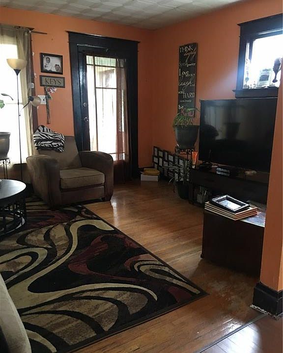 2nd image of 634 30th St