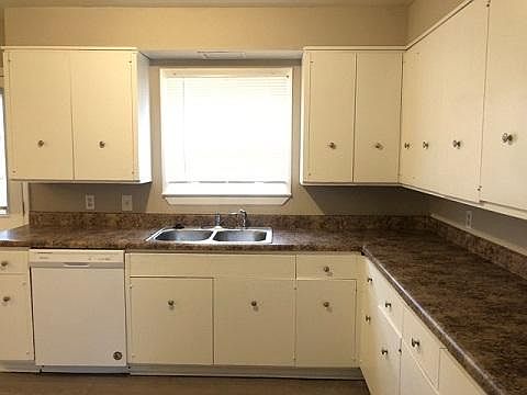 4th image of 4838 Quintell Ave
