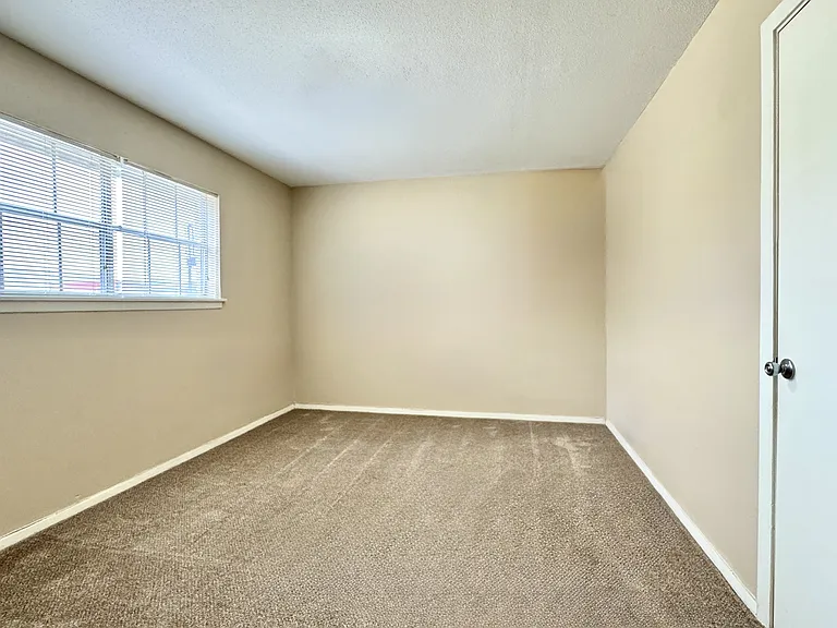 Canterbury House Apartments — Photo 12