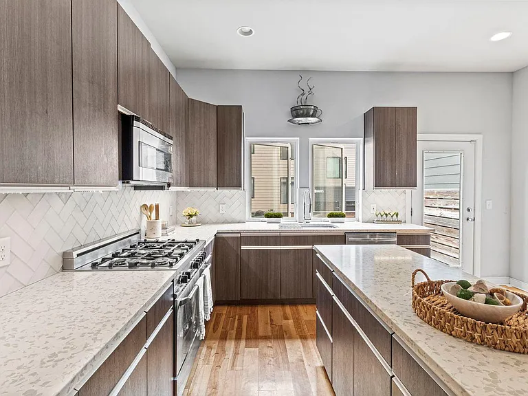 418 Fairmount Ave — Photo 10