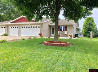 926 Woodland Dr, Gaylord, MN 55334