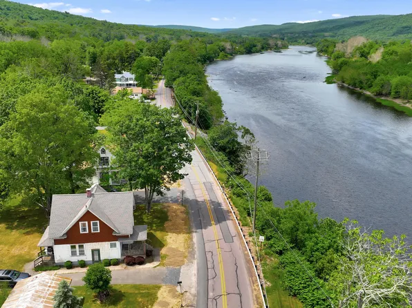 1014 Delaware Dr, Matamoras, PA 18336