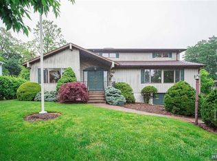 40 Richard Ct, River Edge, NJ 07661