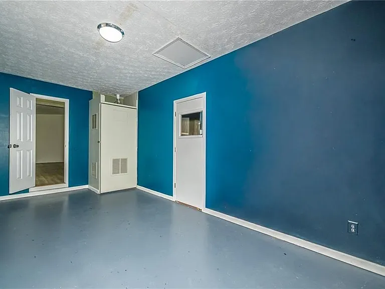 2100 Whitebluff Way — Photo 34