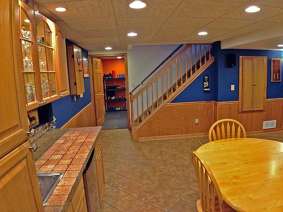 Rec Rm. Wet Bar+Home Theater