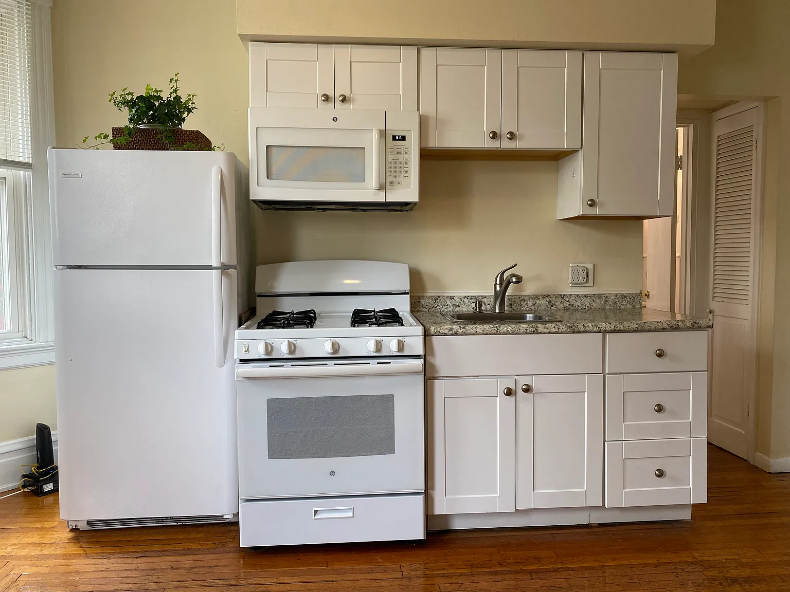 255 Hosea Ave — Photo 3