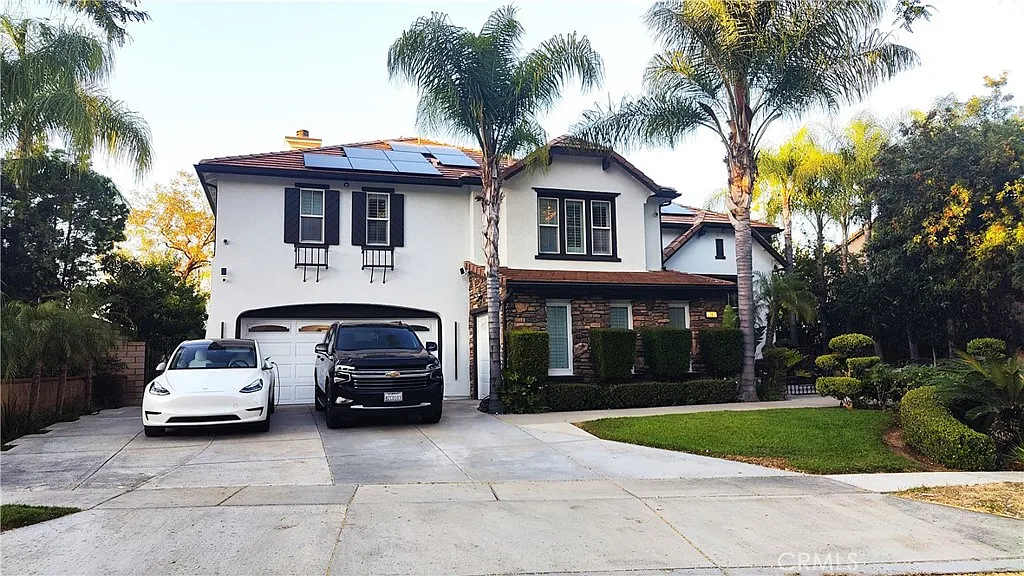 4 bed, 3829 sqft, $5,500 — Photo 1