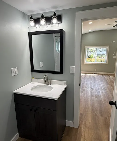 805 Woodland Ter — Photo 13