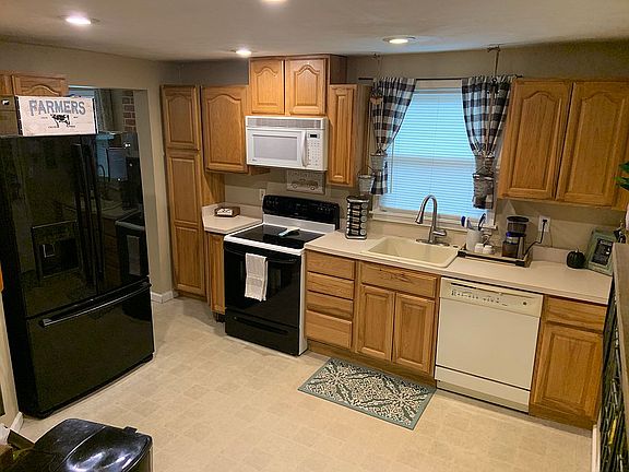 5th image of 3411 Cowie Ave