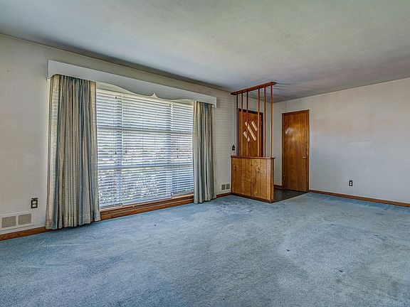 3rd image of 808 Yorkshire St
