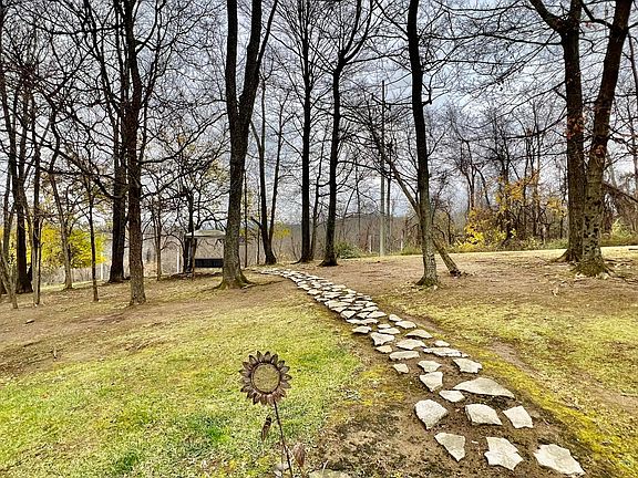 5th image of 359 Thornwood Dr