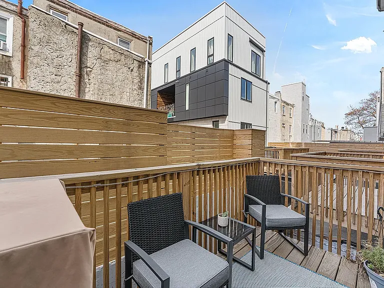 1726 Waterloo St — Photo 9