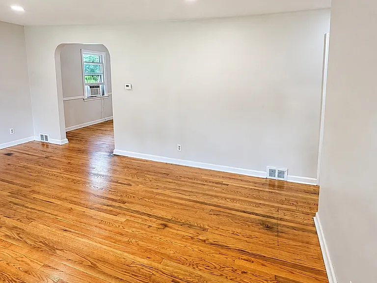 22 Springbrook Rd — Photo 3