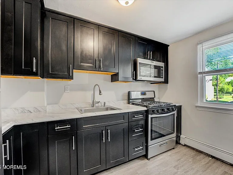 46 Manor Dr #401 — Photo 9