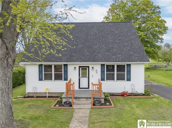 22 High St, Cassadaga, NY 14718