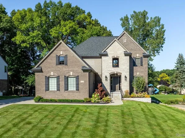61314 Miriam Dr, Washington, MI 48094