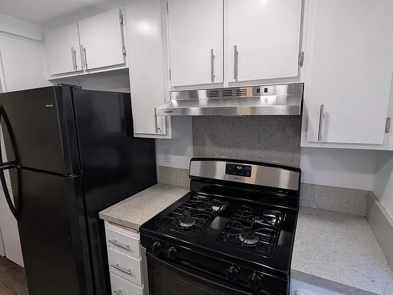 2260 N Indian Canyon Dr #B — Photo 6