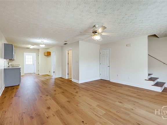 4th image of 275 Westchester Cir