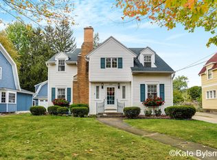 1857 Hillmount St NW, Grand Rapids, MI 49504