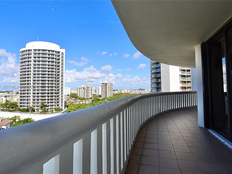 3000 Island Blvd #1603 — Photo 36