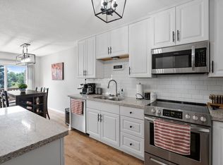 10396 Juniper Ln, Eden Prairie, MN 55347