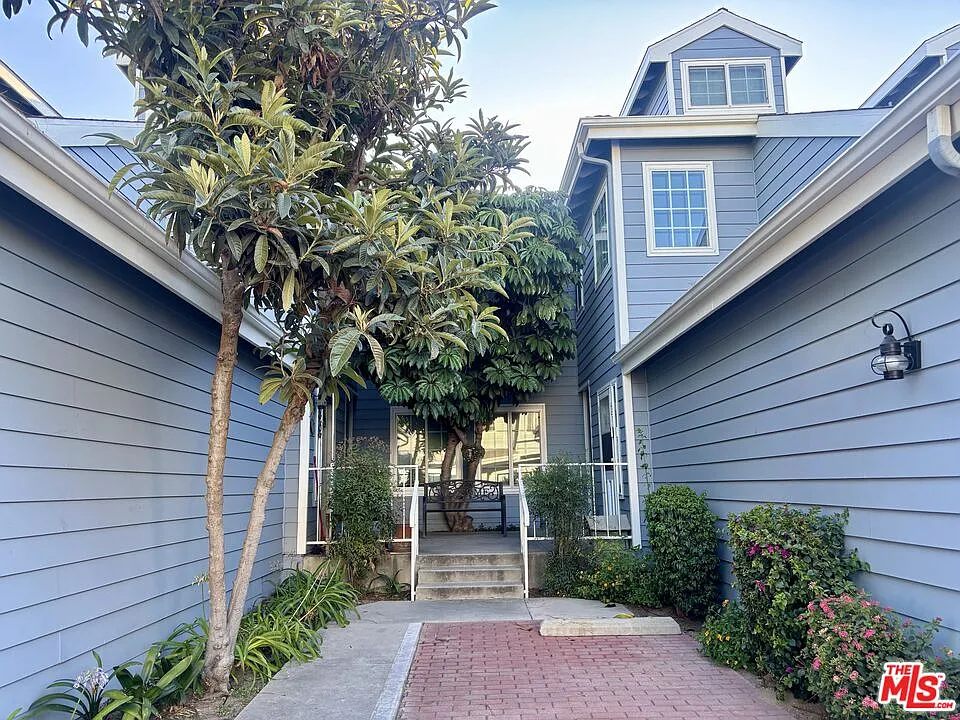 2 bed, 2.0 bath, 930 sqft, $3,200 — Photo 4