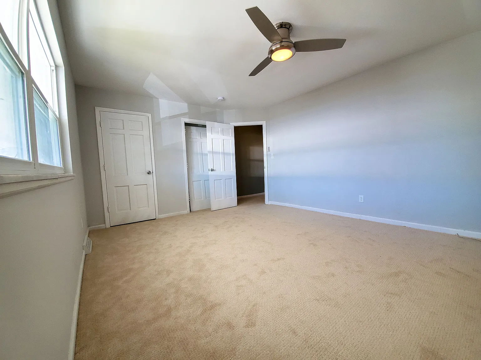 2 bed, 1.5 bath, 1200 sqft, $1,600 — Photo 4