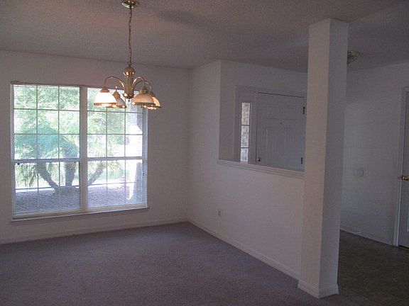 3rd image of 12 Wood Arbor Ln
