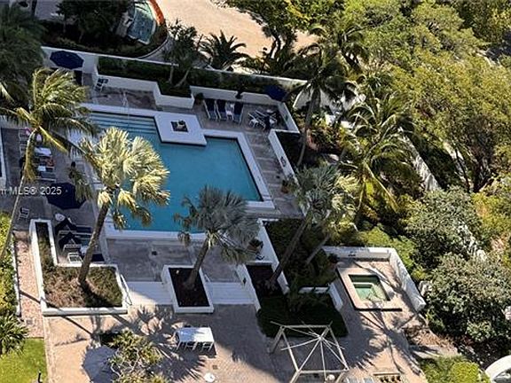 4th image of 4000 Island Blvd #1703