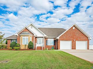 17929 Clearview St, Athens, AL 35611