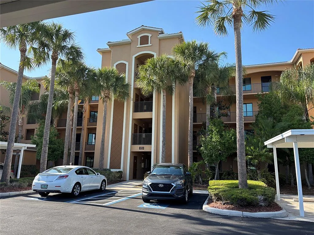 3 bed, 2.0 bath, 1297 sqft, $2,500 — Photo 2