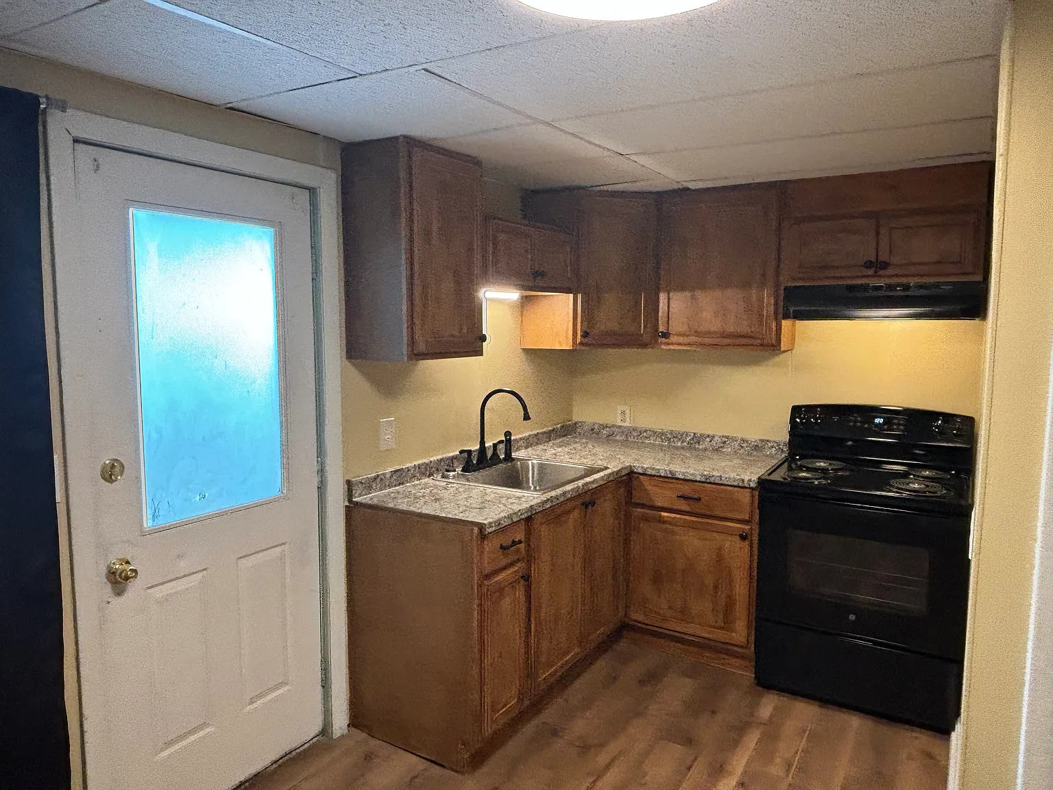 2 bed, 800 sqft, $1,300 — Photo 1