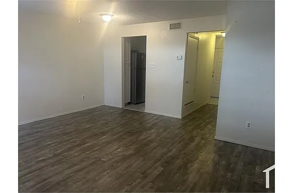 Building Photo - 513 S Beverly St #3