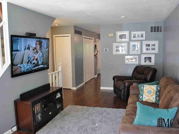 2nd image of 1604 Golden Ln #31