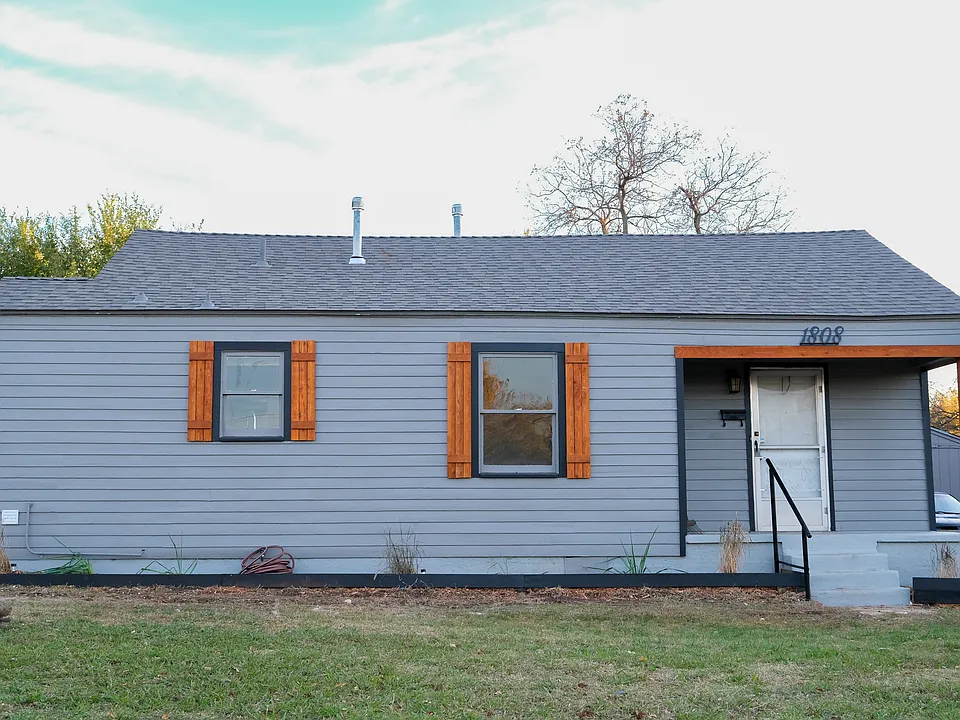 1808 NW 40th St