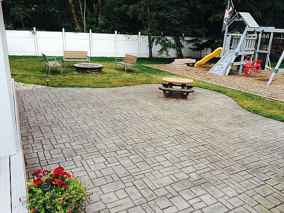 3rd image of 249 Woodlawn Ct
