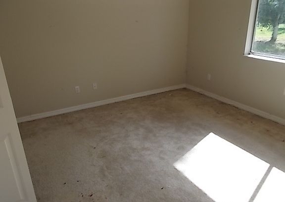 5th image of 1015 23rd Pl SW