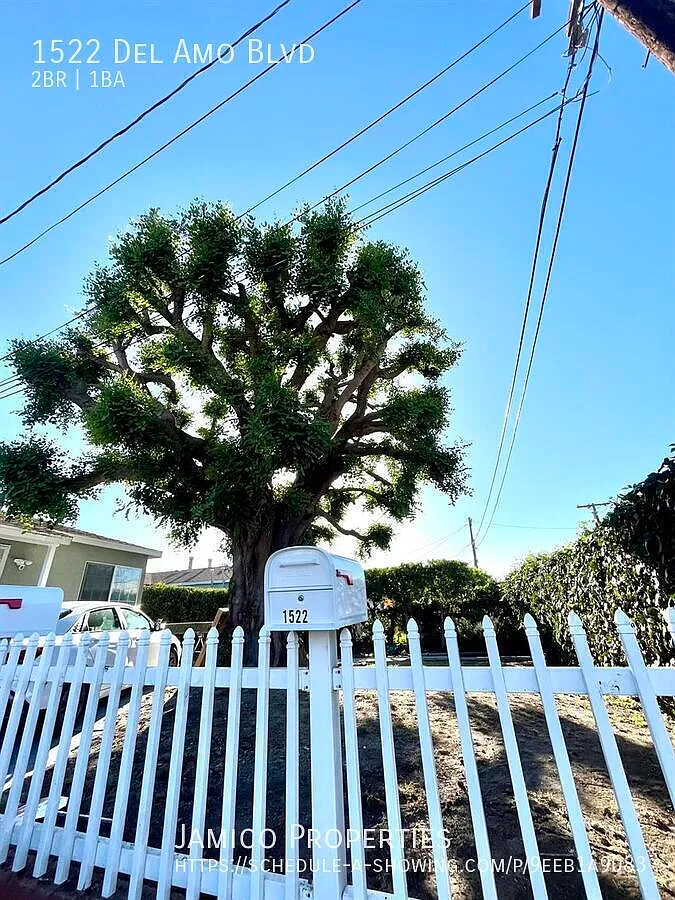 2 bed, 750 sqft, $2,700 — Photo 1