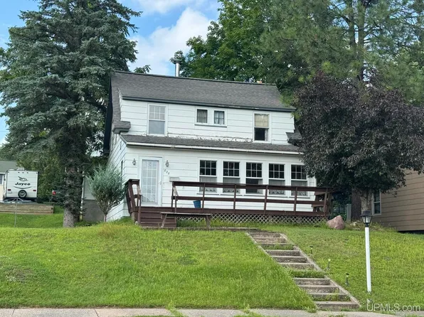 828 Cass Ave, Kingsford, MI 49802