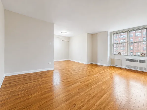 525 Ocean Parkway image 1 of 10