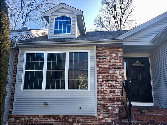 3rd image of 18 W Glen Ln