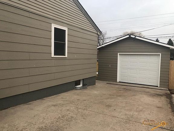 3rd image of 3723 W Chicago St