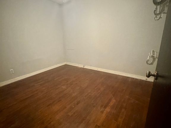 4th image of 704 E 1st St