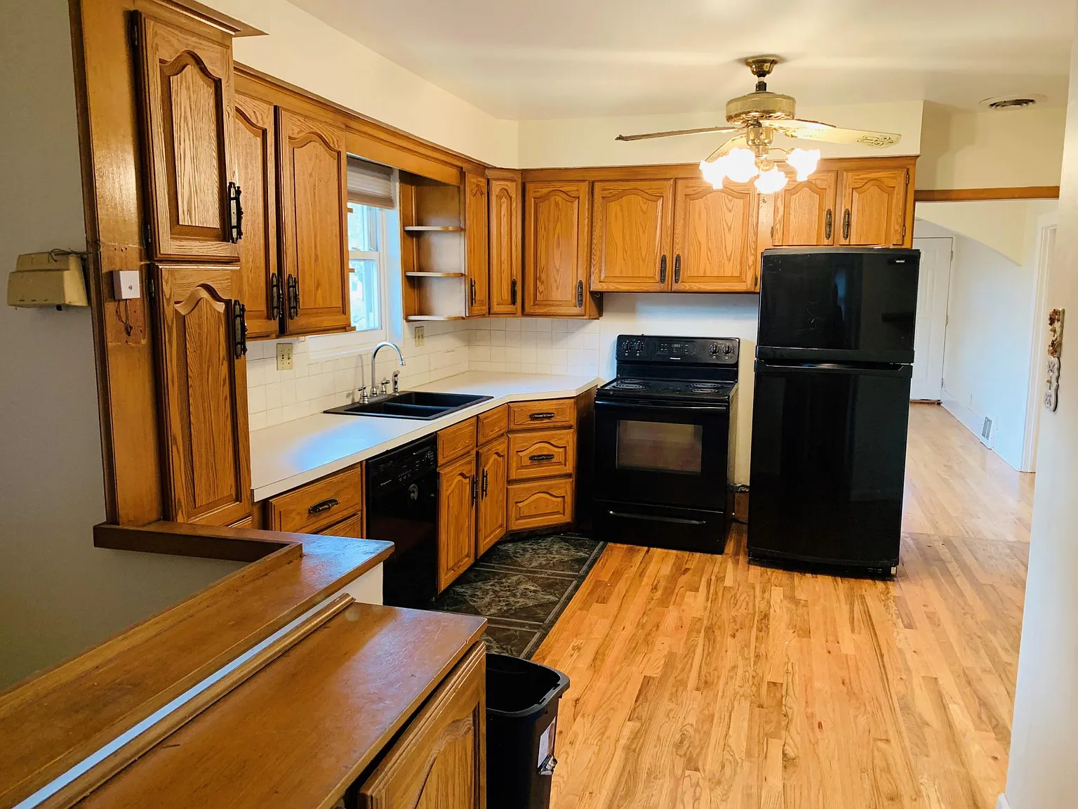 4 bed, 1928 sqft, $2,500 — Photo 4