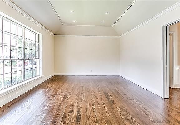 2nd image of 2605 Thomas Ave