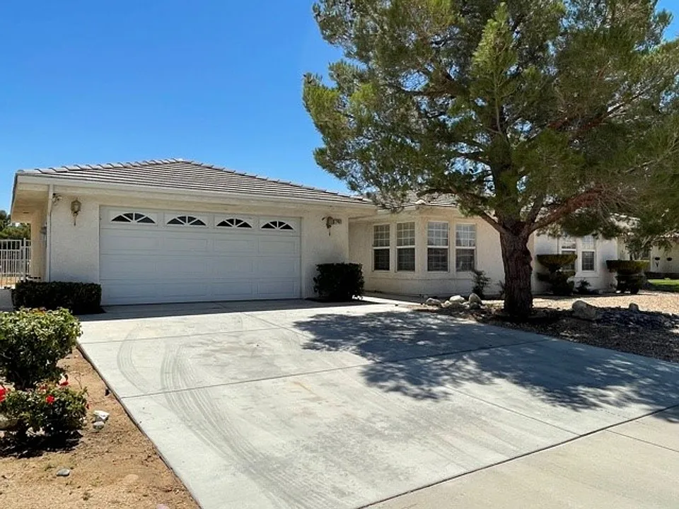 27401 Lakeview Dr